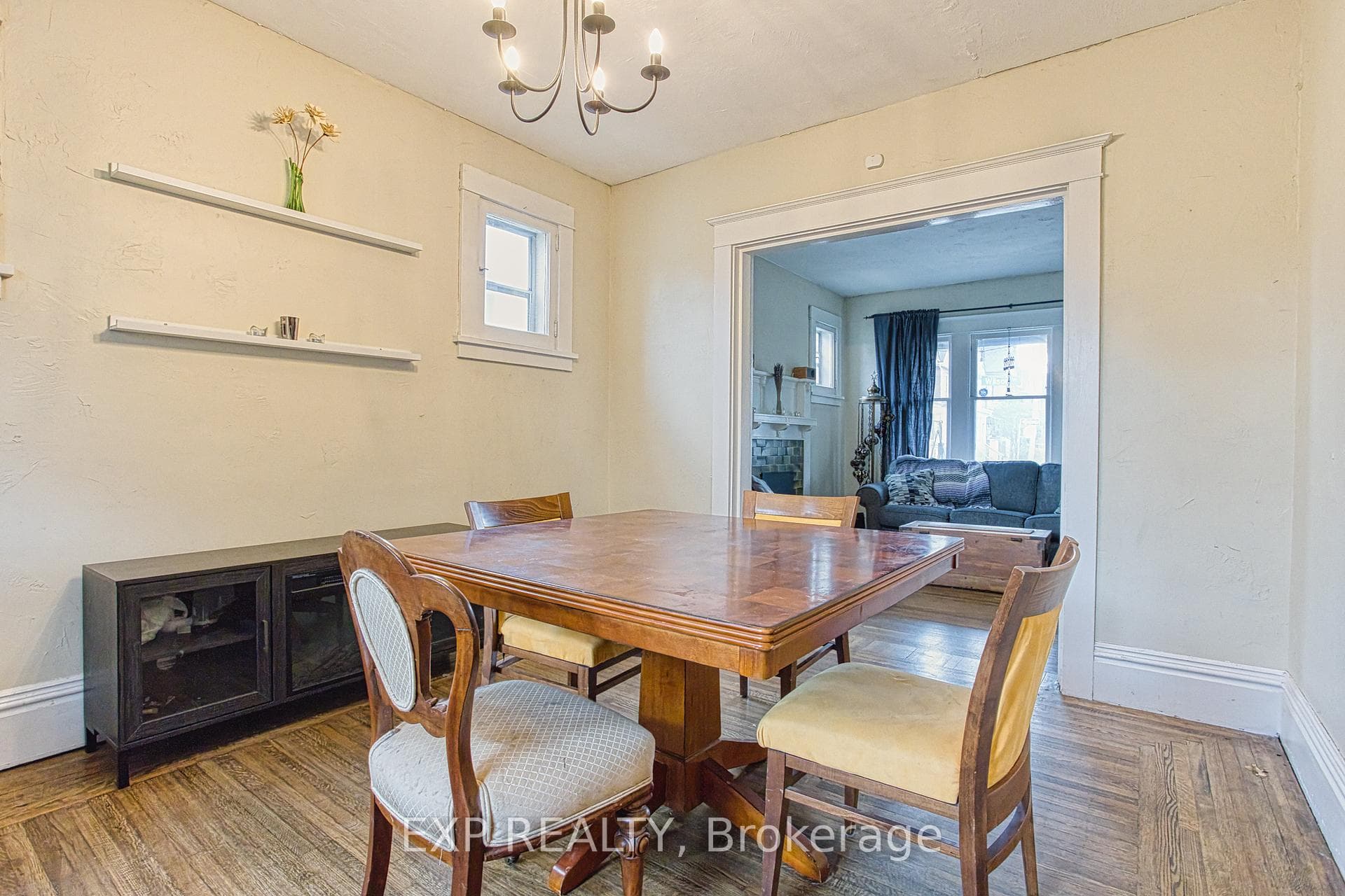 579 Wilson Street photo 9