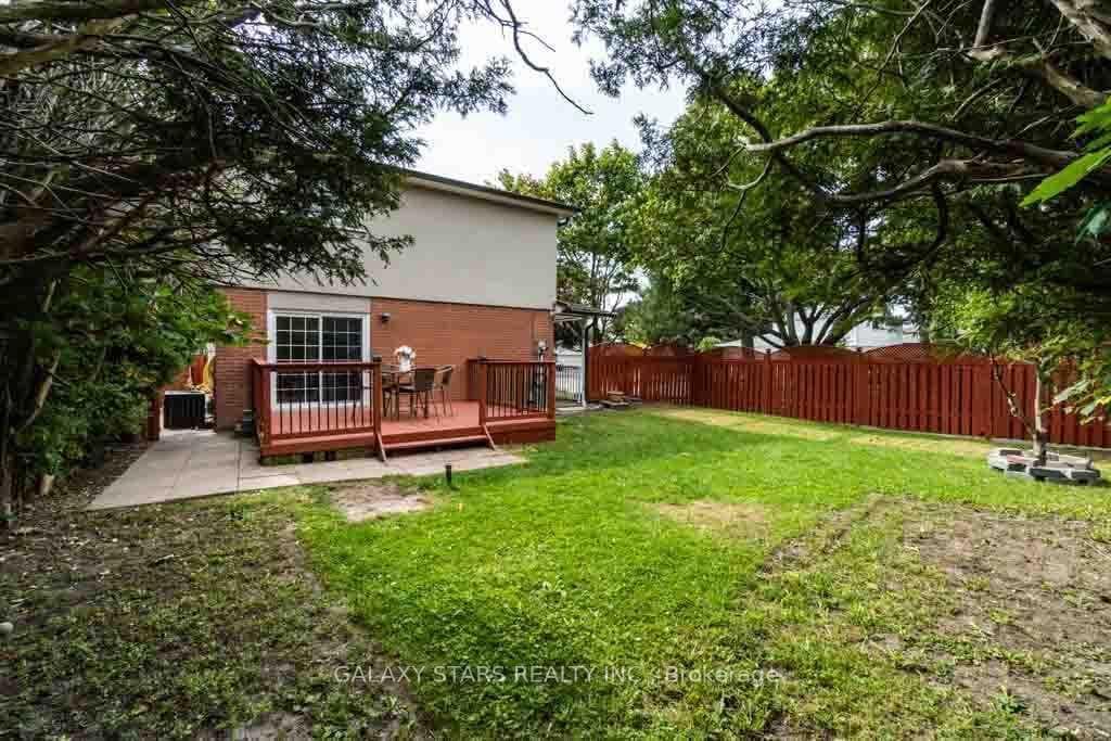 62 Langevin Crescent photo 9