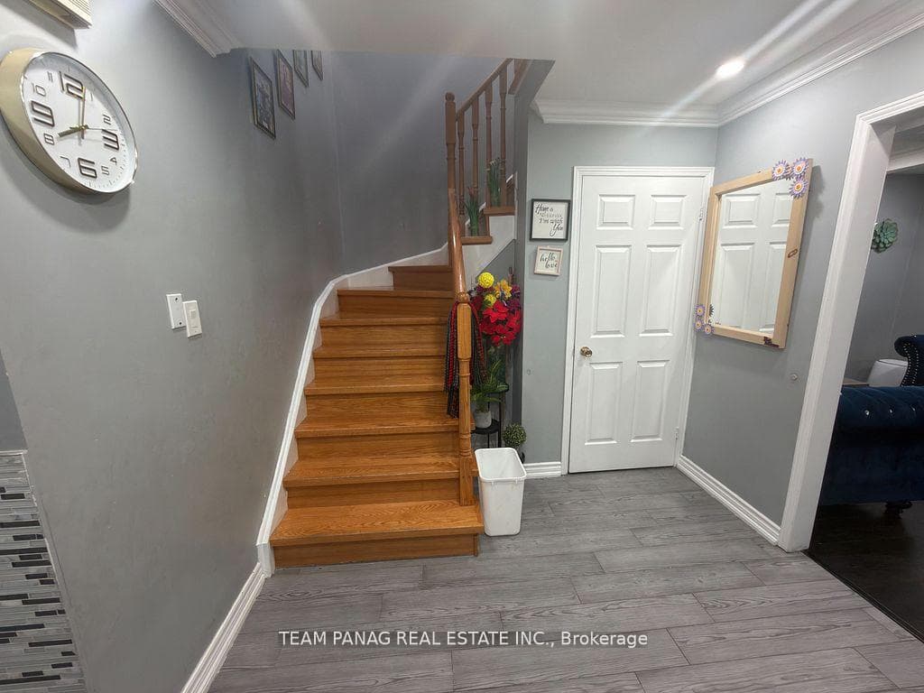 35 Hickorybush Avenue photo 11