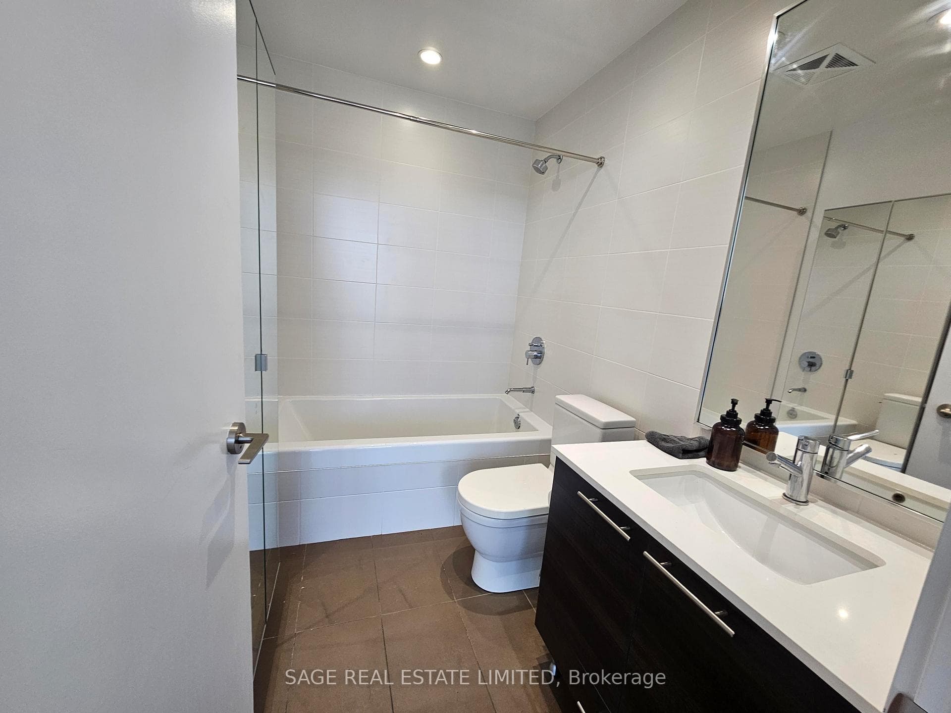 1 Market Street Unit 2403 photo 8