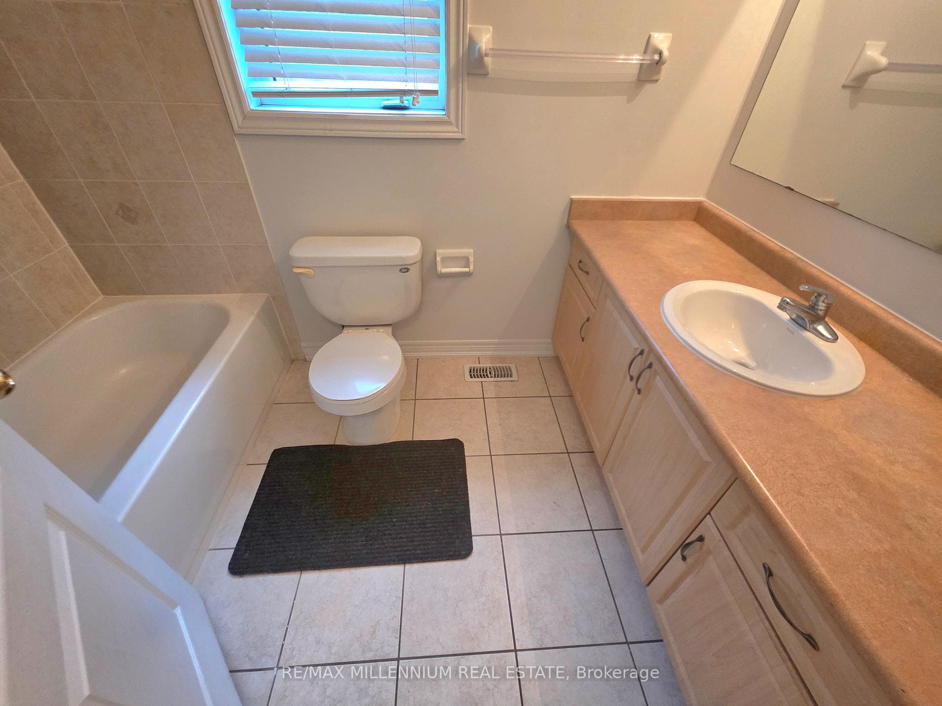 150 Ozner Crescent photo 41