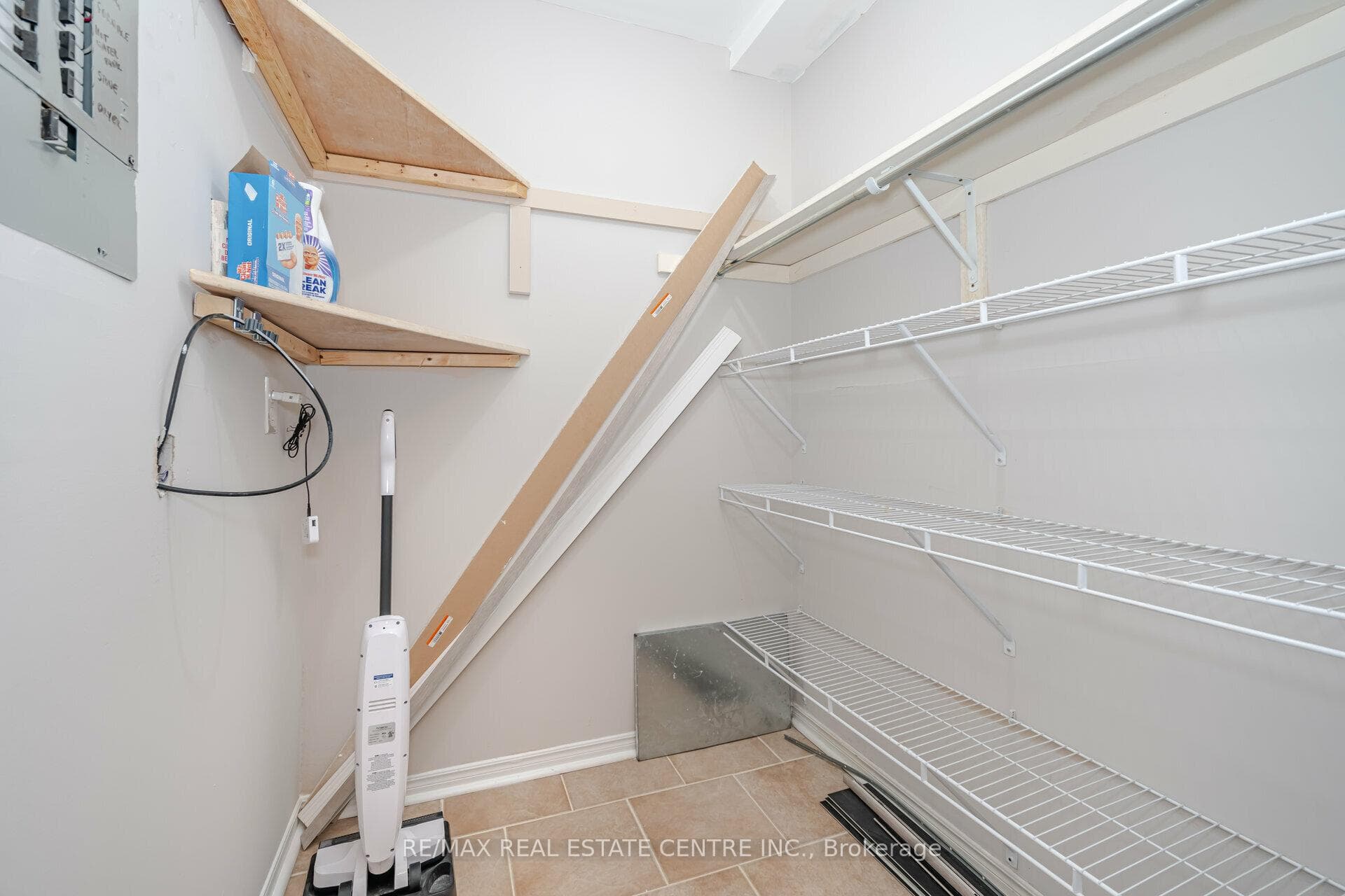 456 Janefield Avenue Unit 216 photo 23