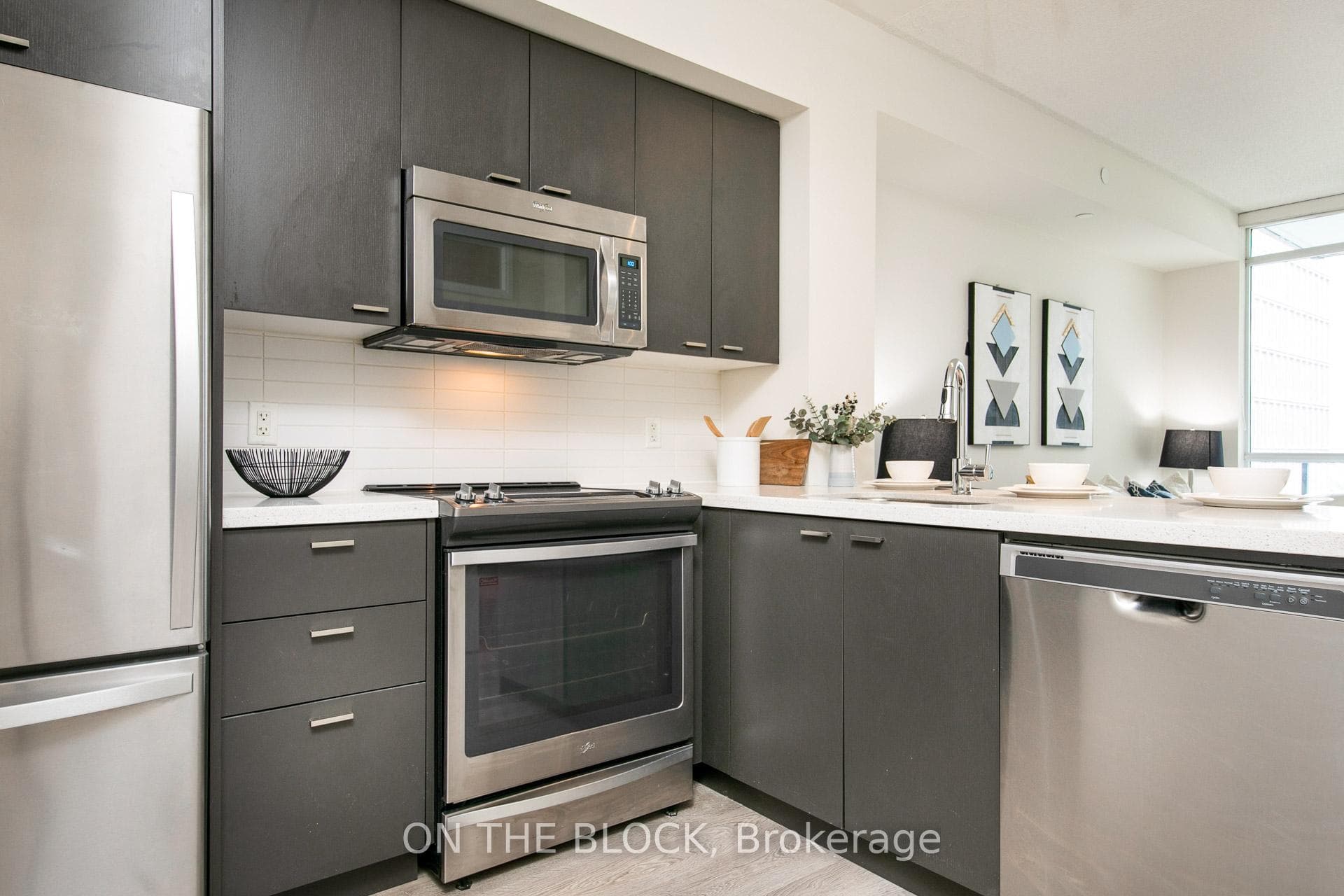 30 Roehampton Avenue Unit 412 photo 8