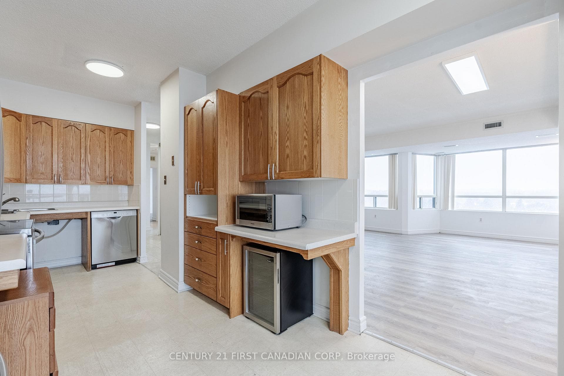744 Wonderland Road Unit 1002 photo 12