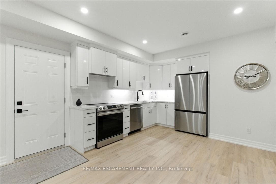 270 Charles Street photo 32
