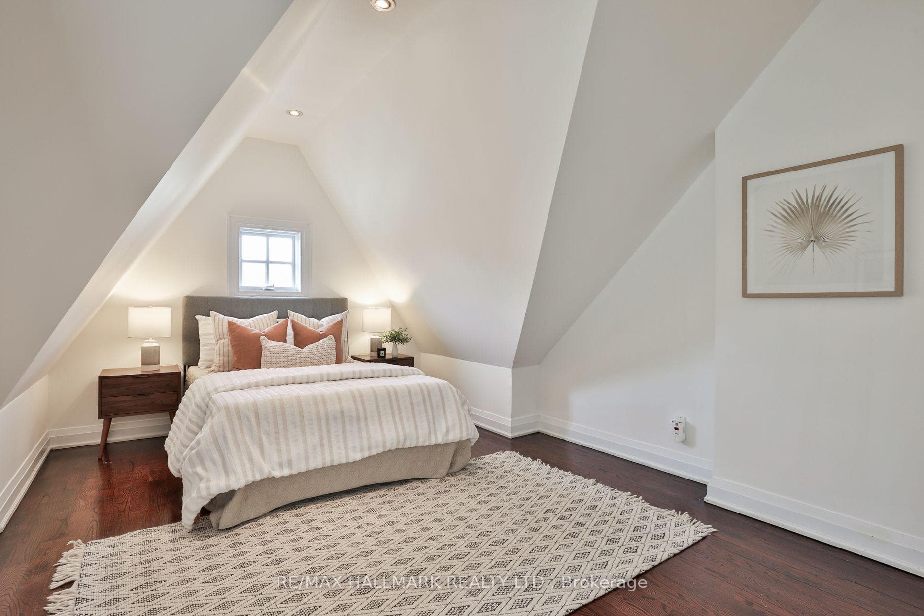 121 Castlewood Road photo 29
