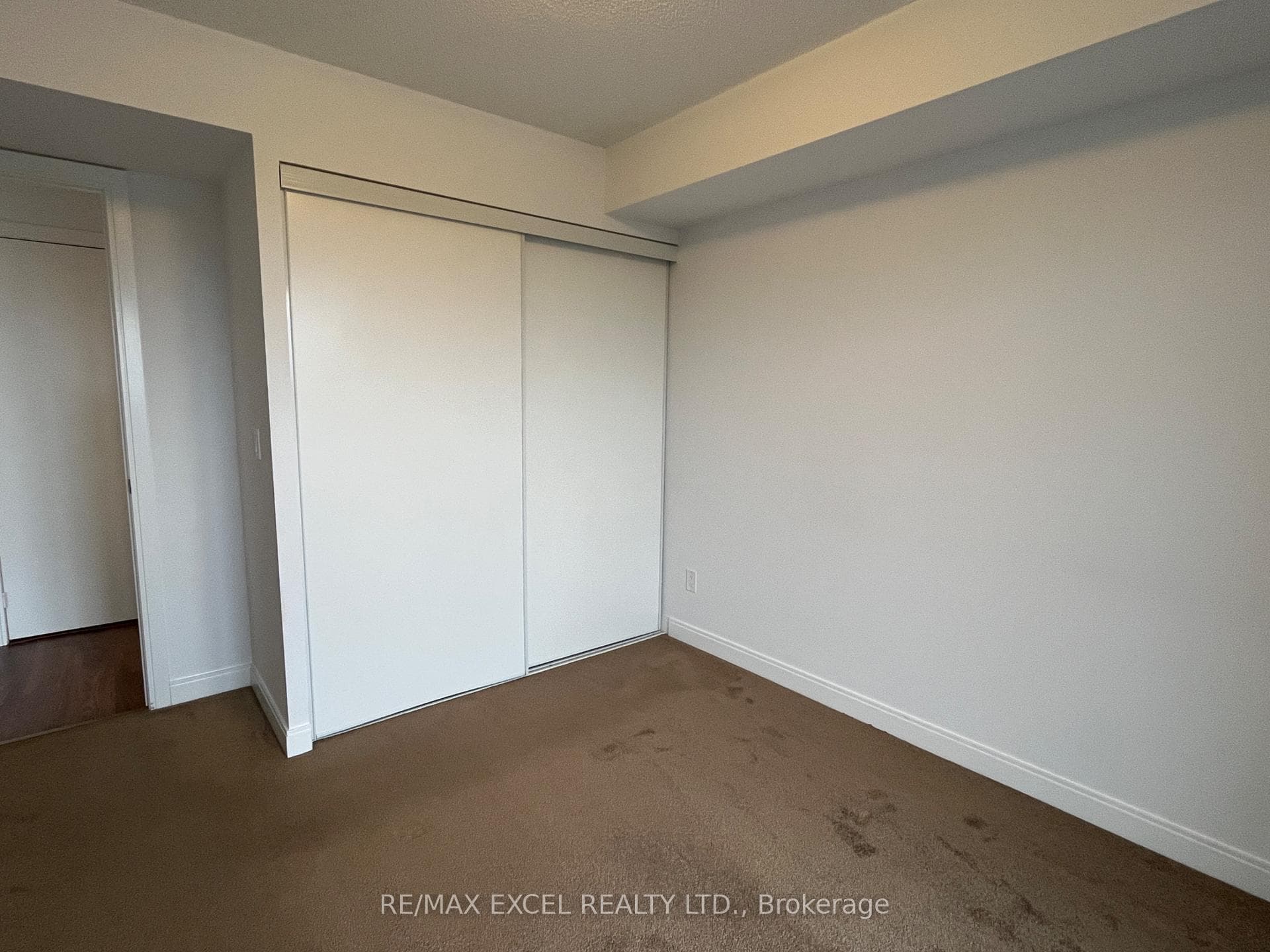 181 Village Green Square Unit 2011 photo 17