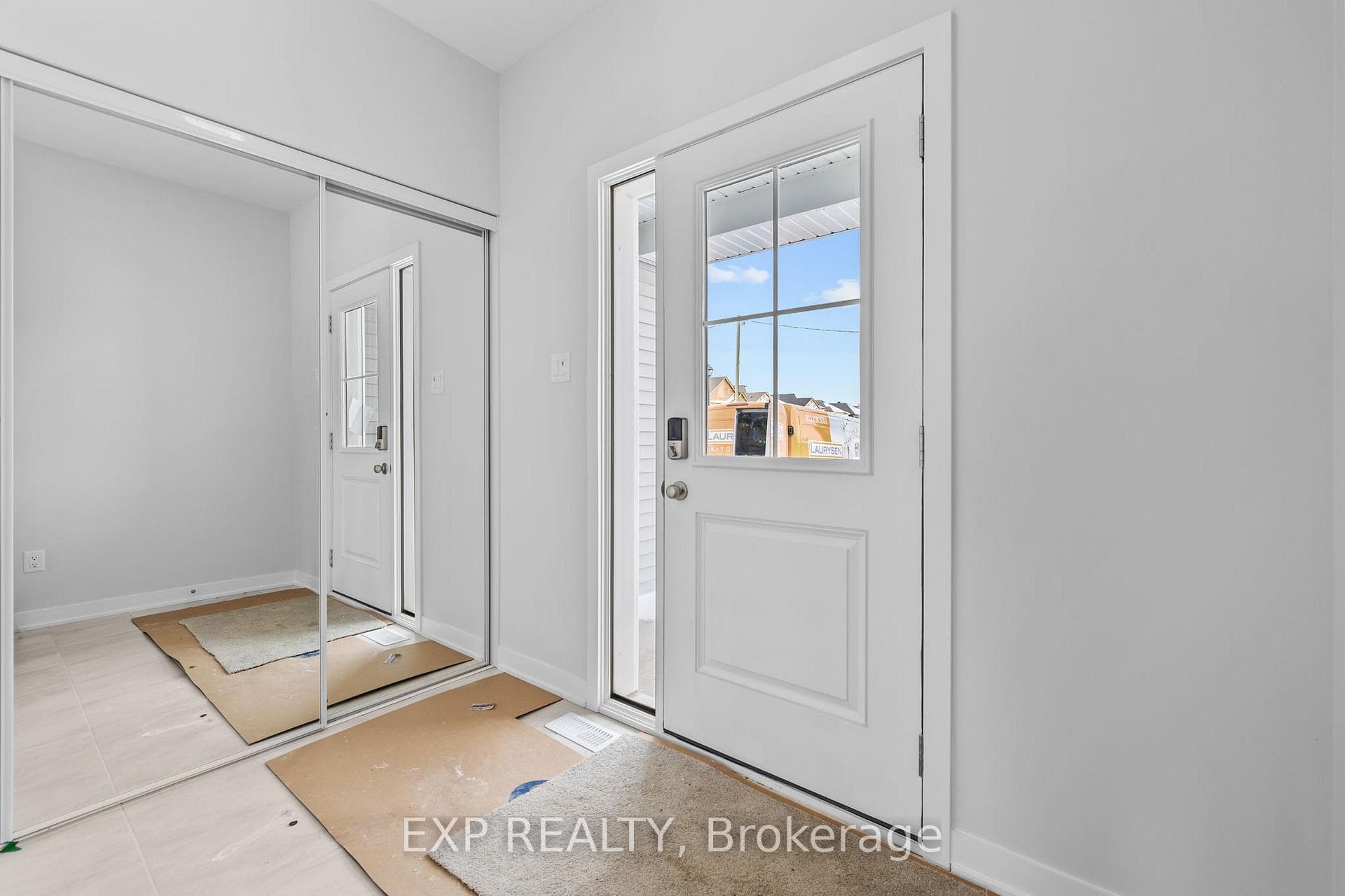 130 ROBERT PERRY Street photo 2