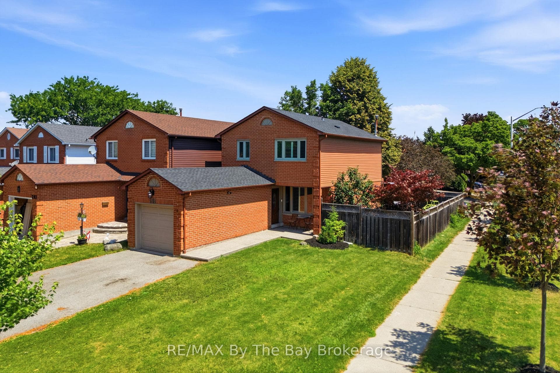 291 Woodlawn Crescent photo 1