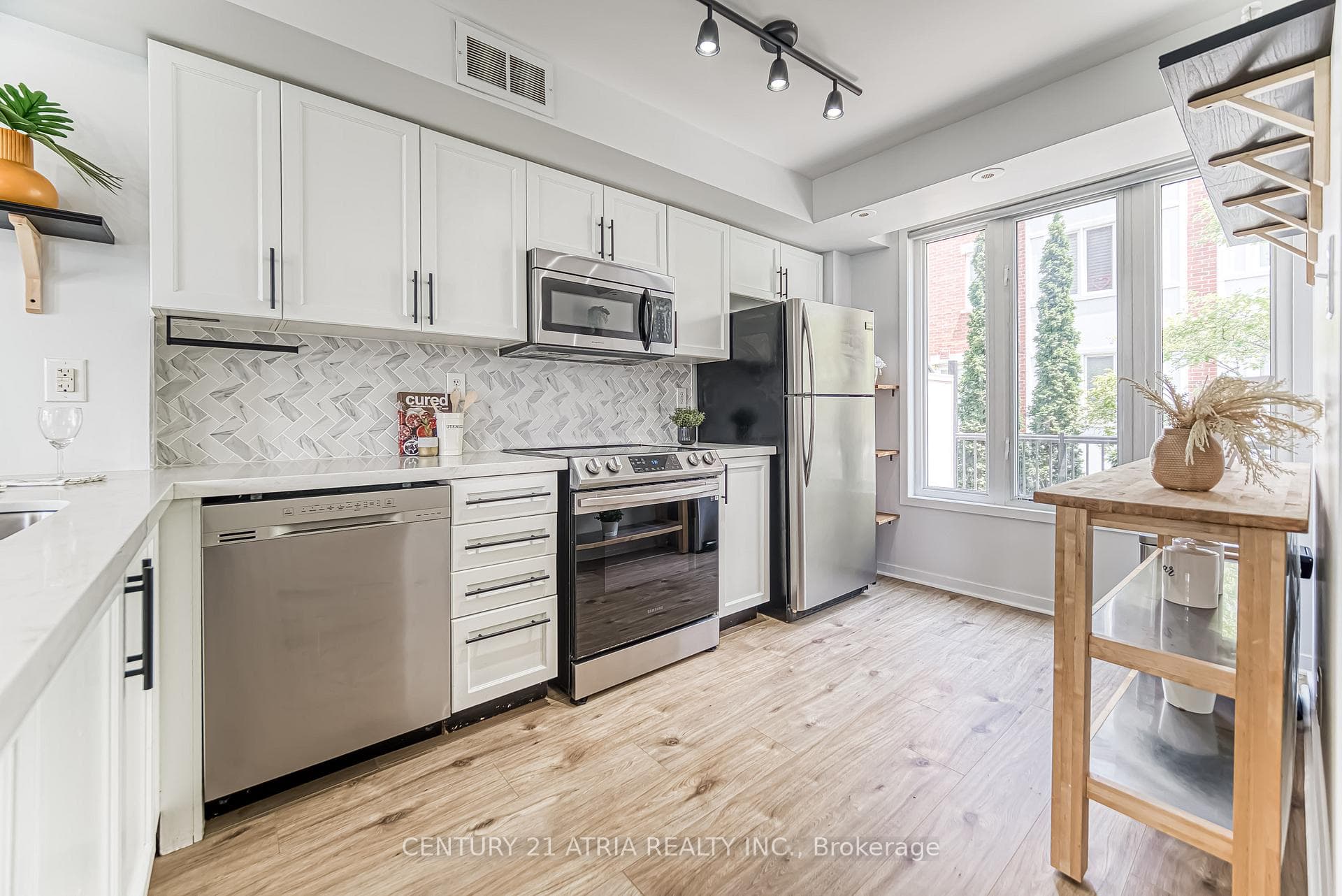 8 Frances Loring Lane Unit 2 photo 6