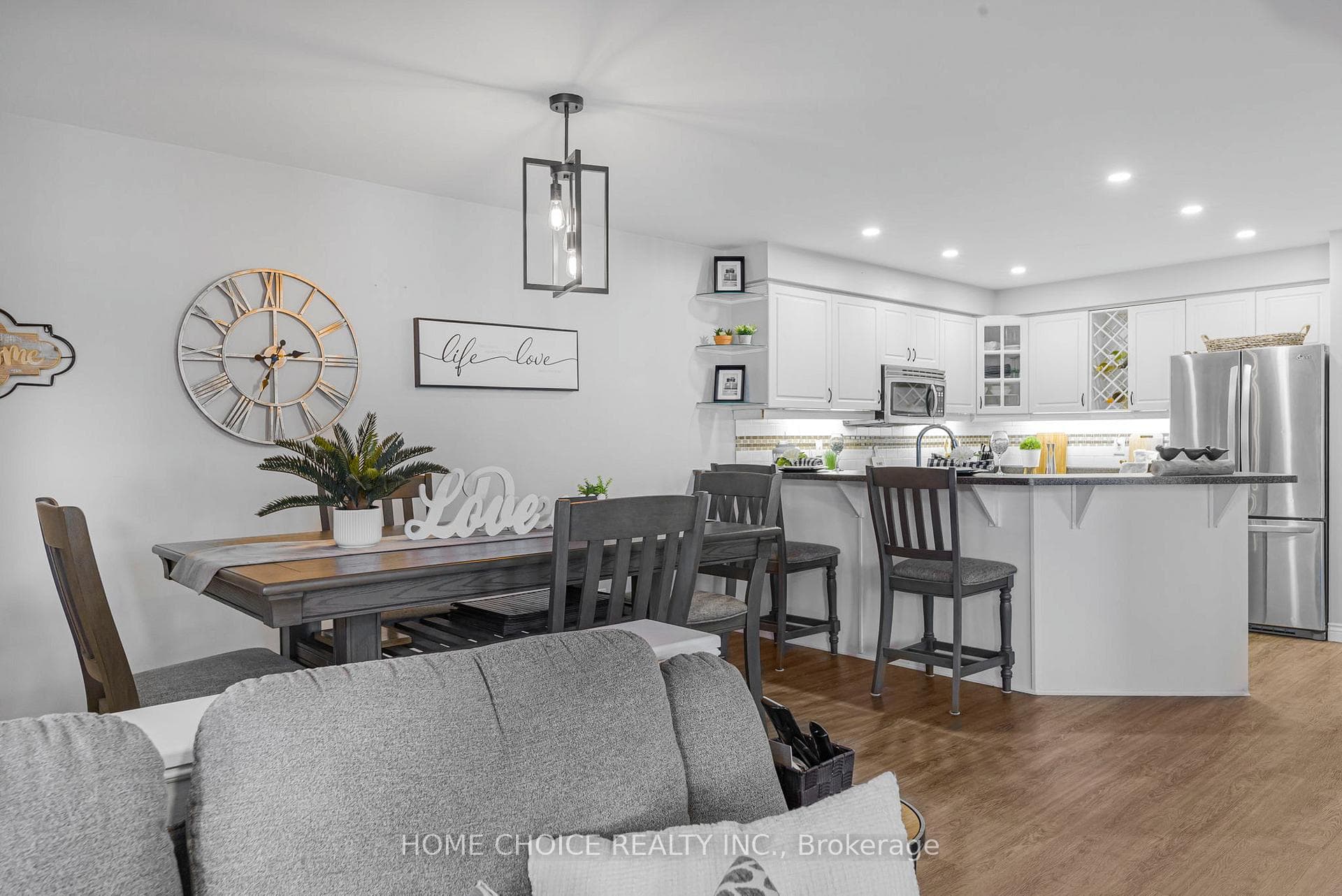 40 Meadowview Boulevard photo 9