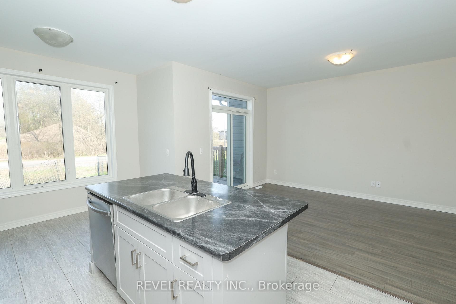 8 Damude Avenue photo 13