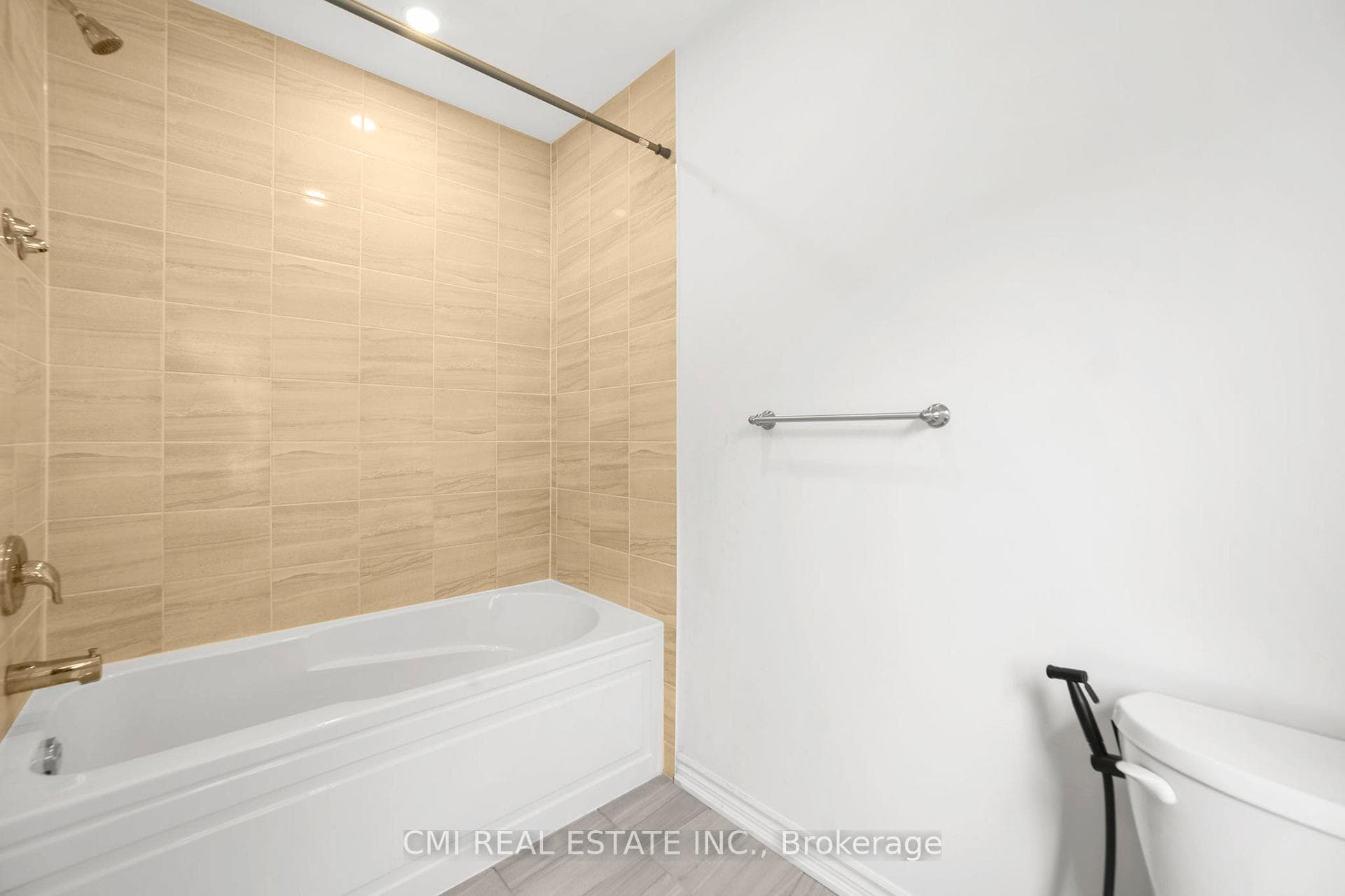 3205 Mosley Street photo 22