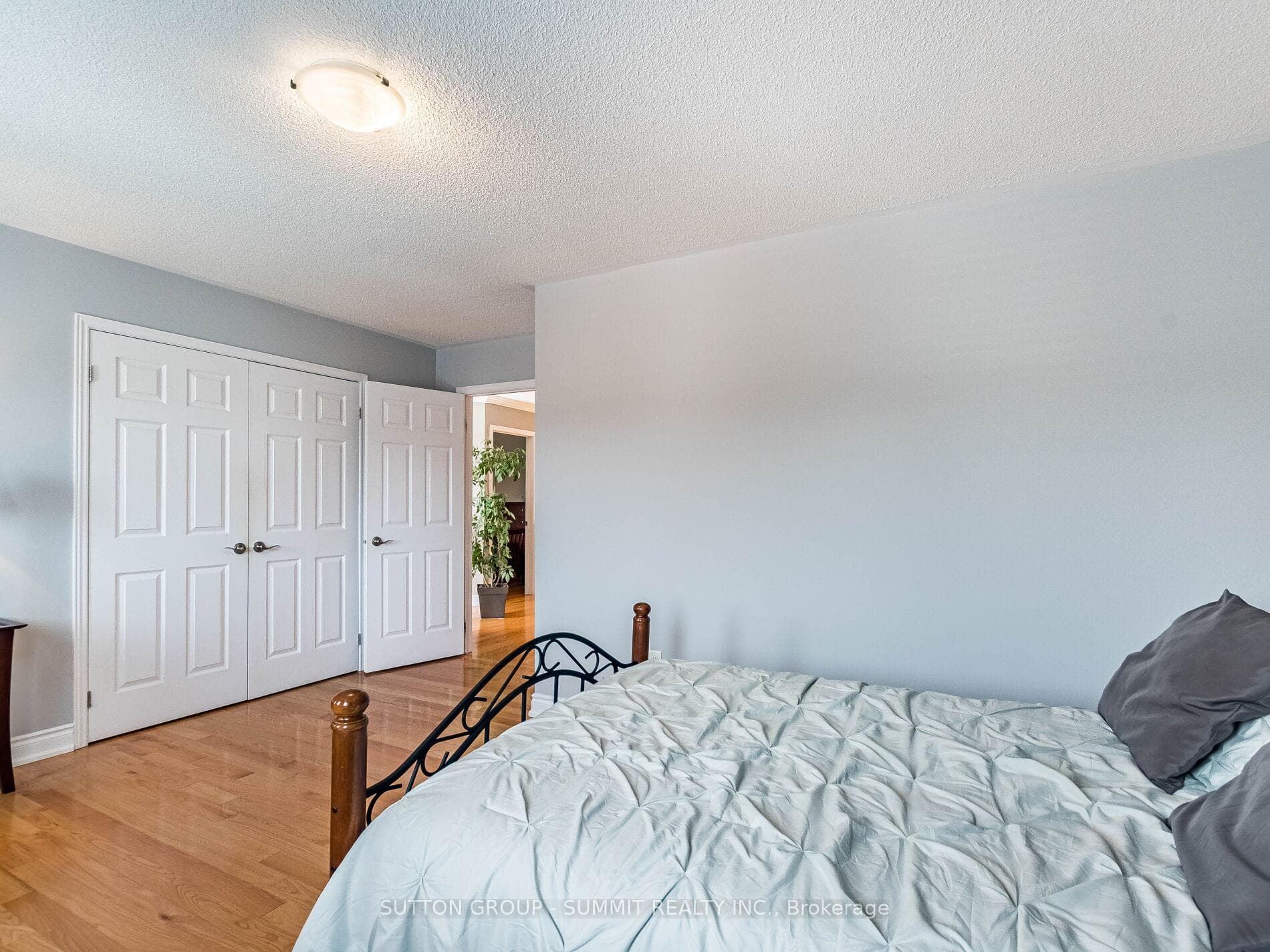 5437 MIDDLEPORT Crescent photo 27