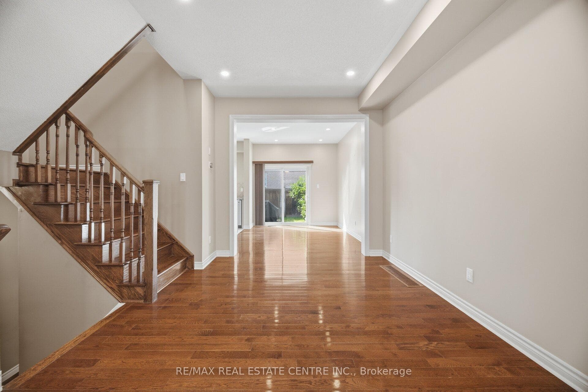 366 Hobbs Crescent photo 13