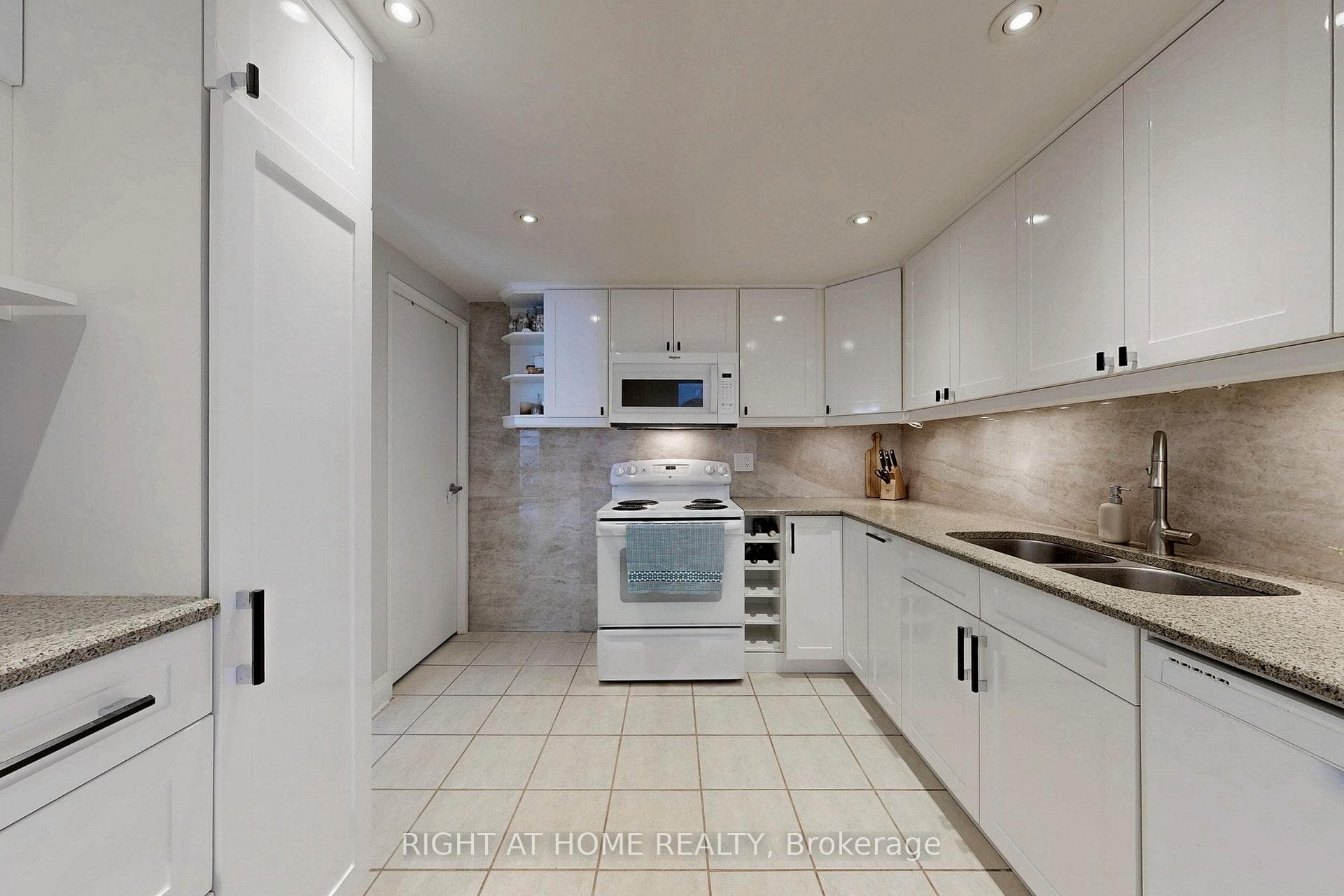 1900 Sheppard Avenue Unit 1807 photo 17