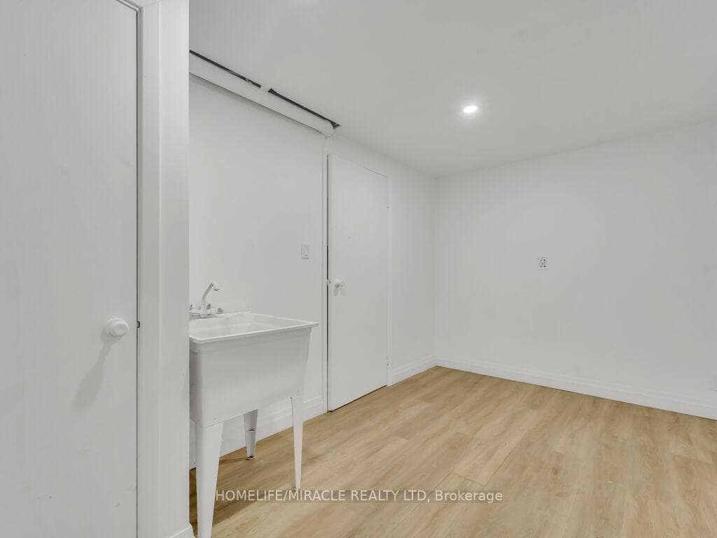 32 Marlboro Court photo 8