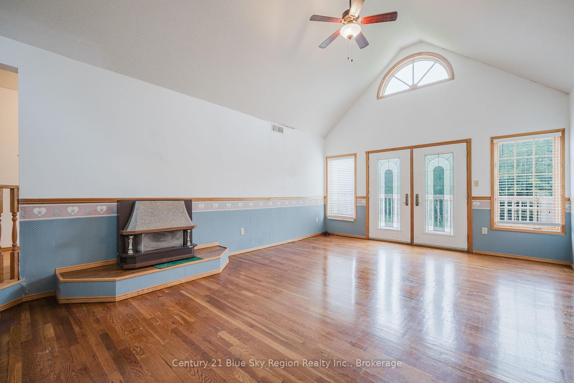 69 Waukegan Road photo 6