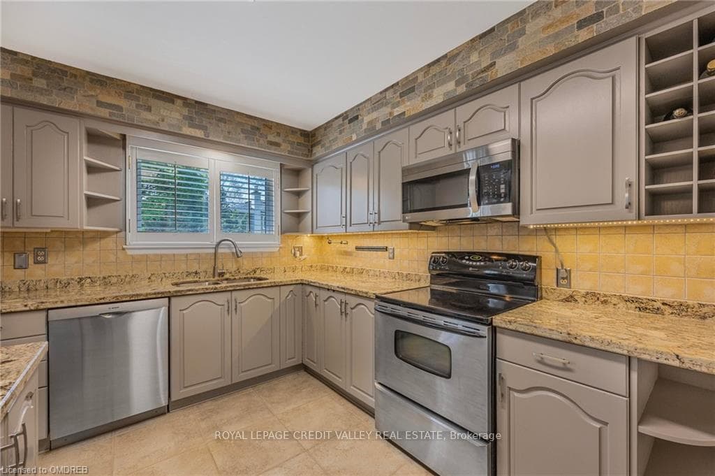 32 Parkview Place photo 18