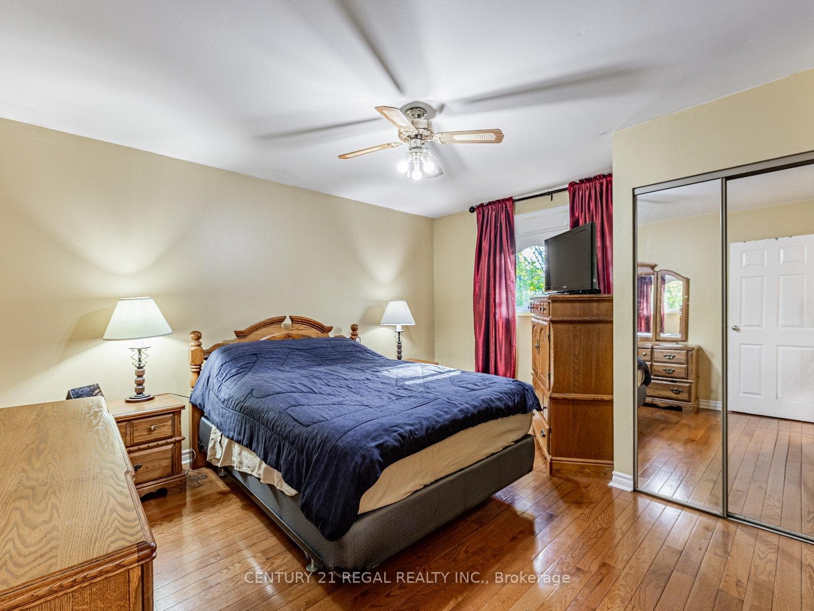 335 Burrows Hall Boulevard photo 17
