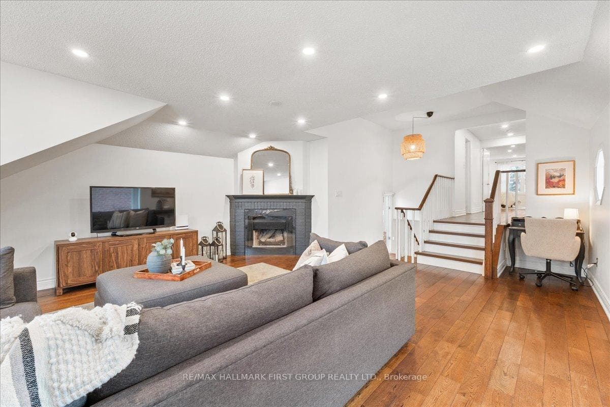 951 Gablehurst Crescent photo 23