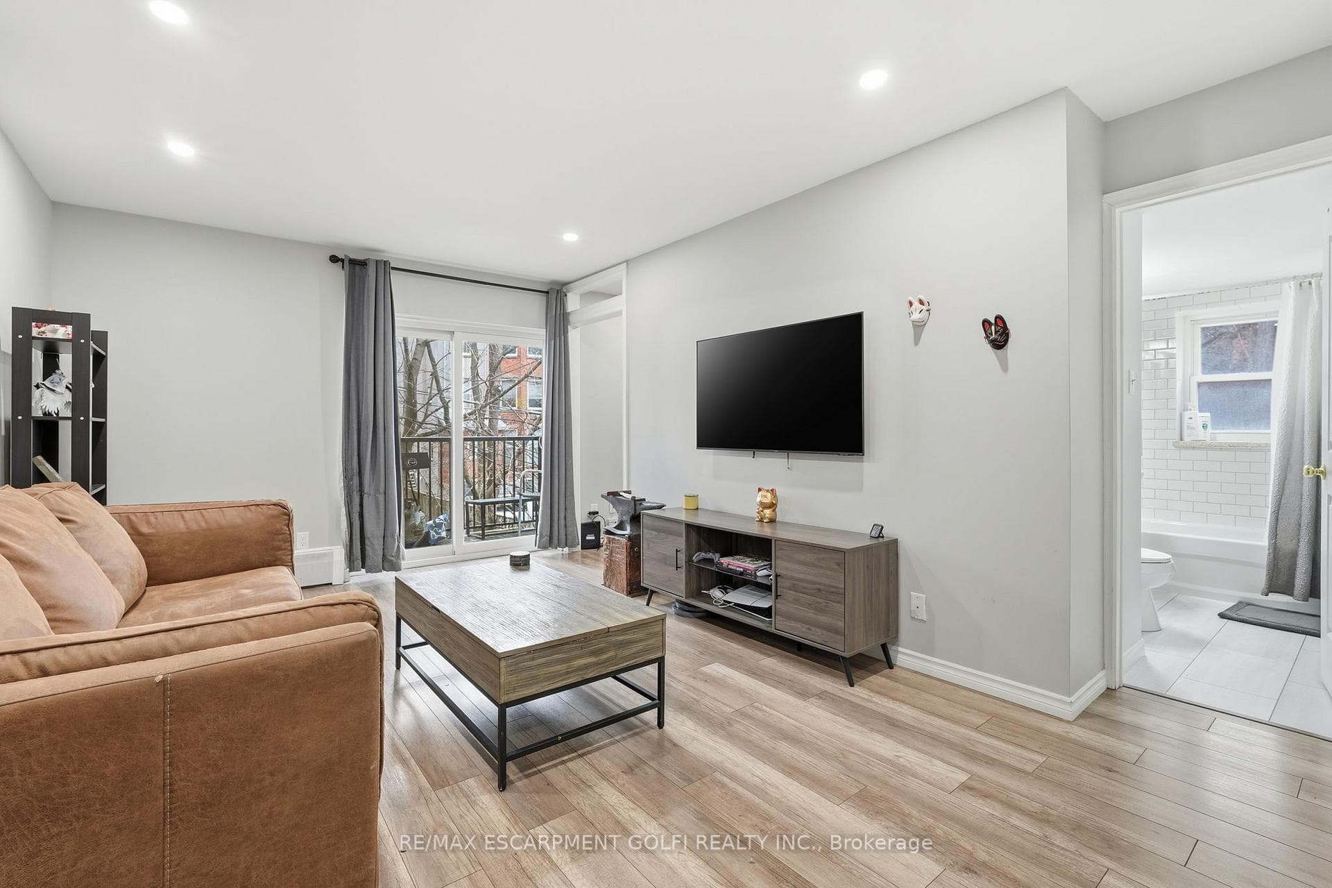 40 Robinson Street Unit 308 photo 4