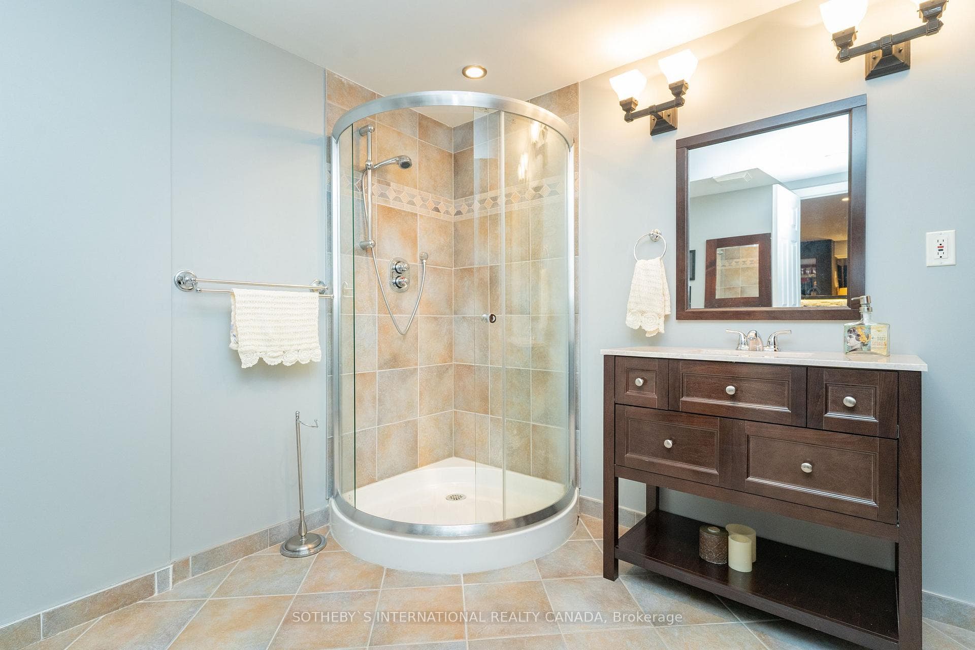 1405 Lorne Park Road Unit 220 photo 36