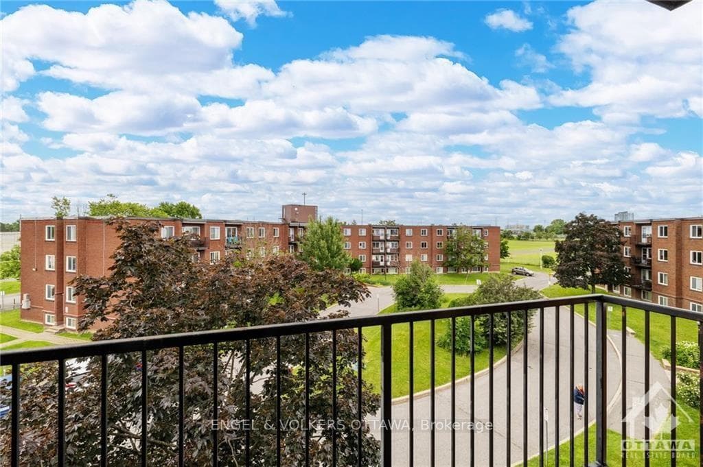 2041 ARROWSMITH Drive Unit 407A photo 25