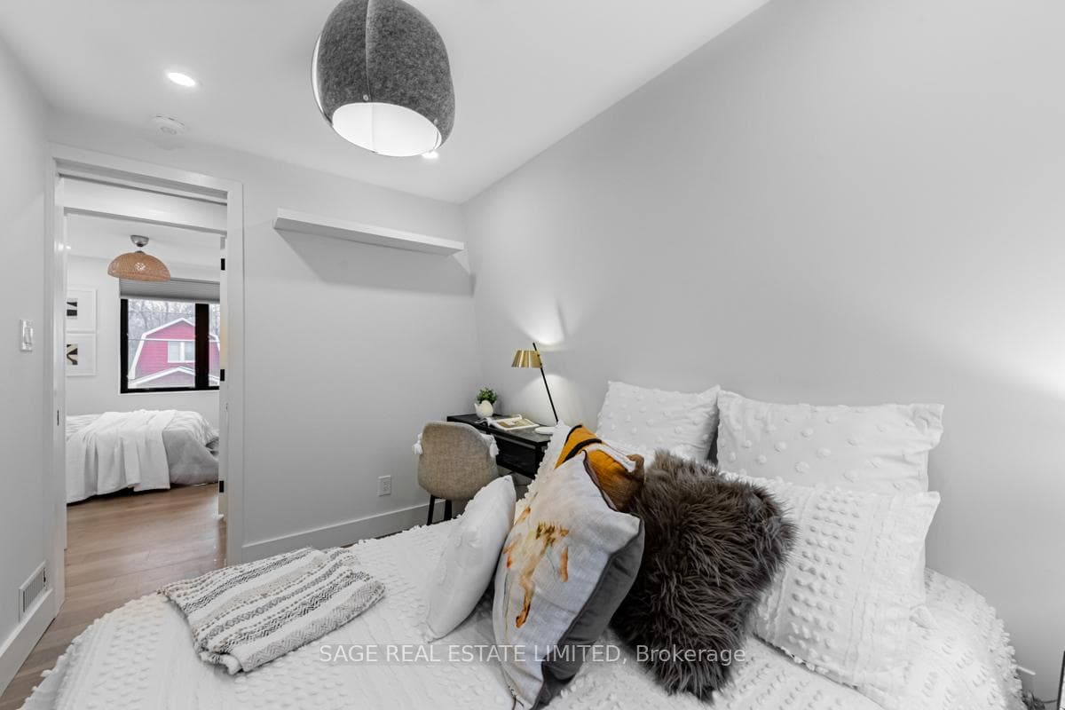 237 Lumsden Avenue photo 19