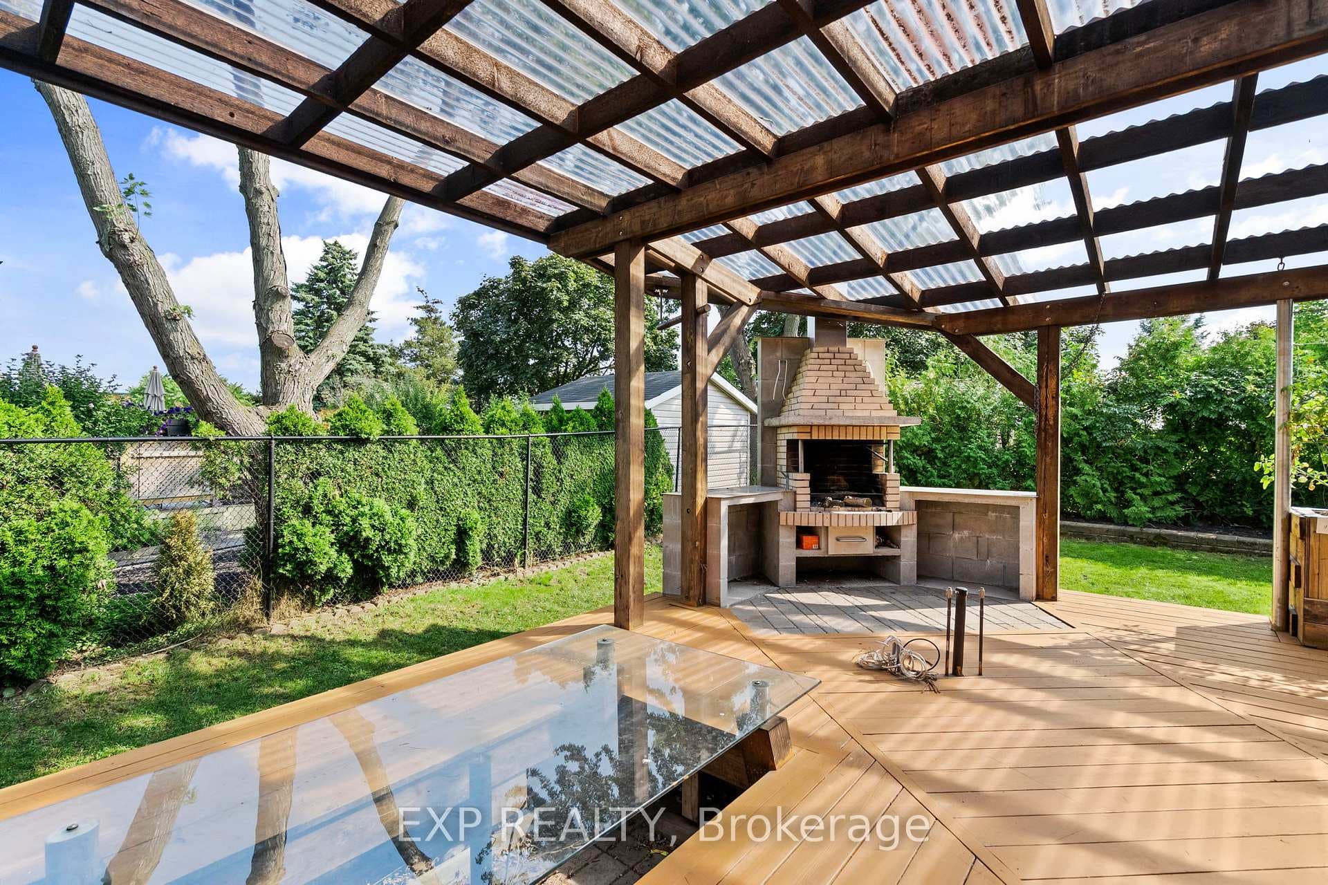 2064 Glenada Crescent photo 38