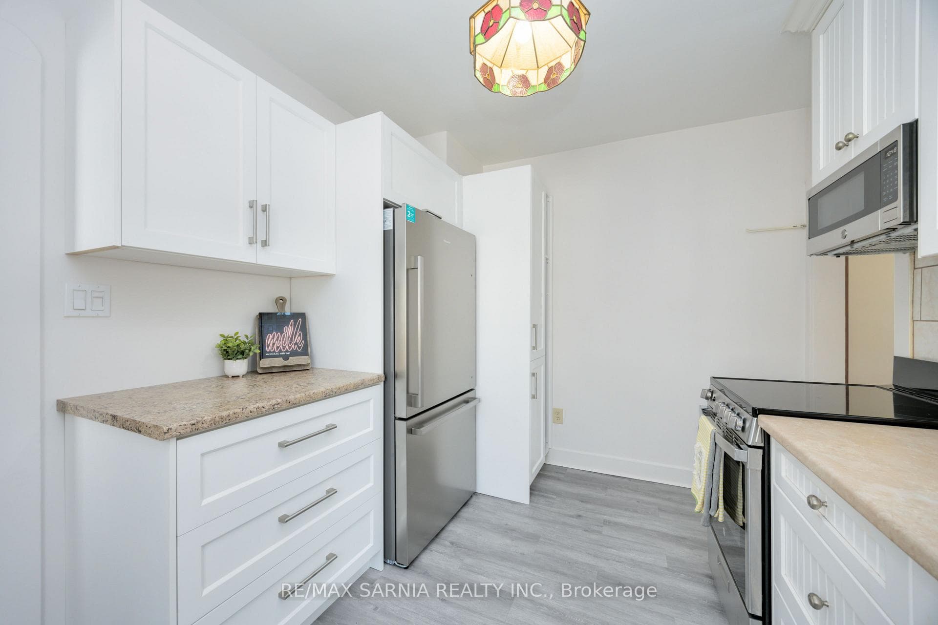 568 Devine Street photo 10