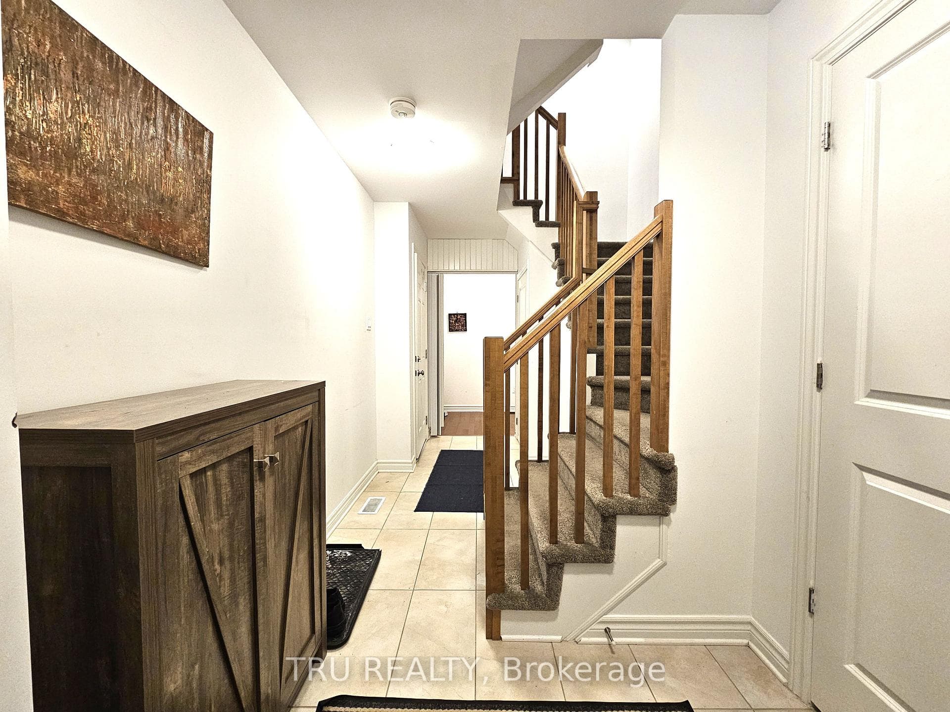 887 Couloir Road photo 3