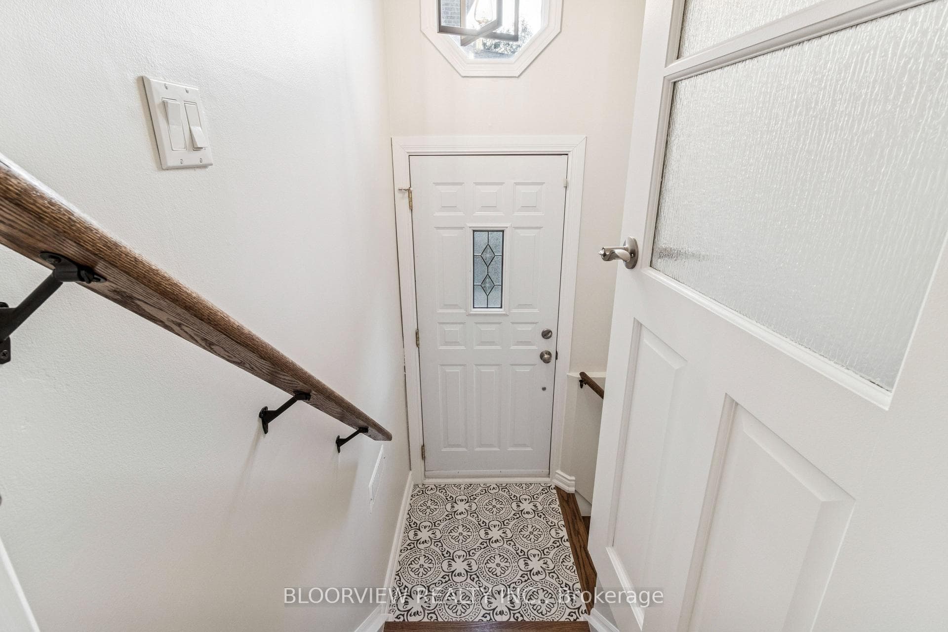 8 Waddington Crescent photo 26