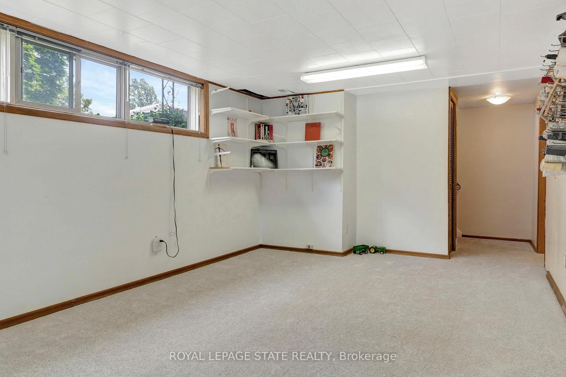 74 Hardale Crescent photo 33