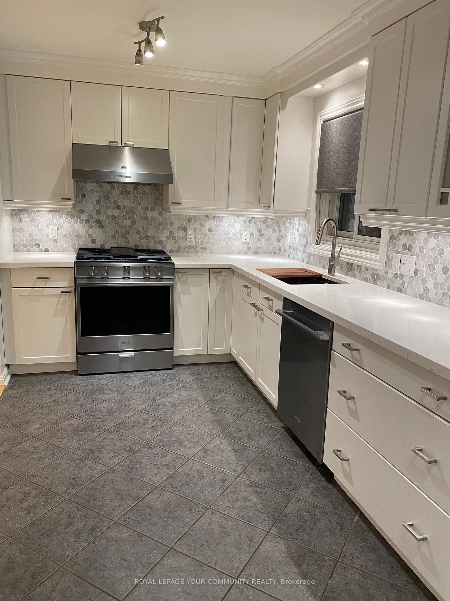 100 Burrows Hall Boulevard photo 6