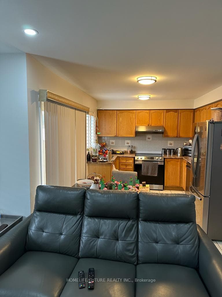 19 Hummingbird Drive Unit Main & 2nd Flr photo 5