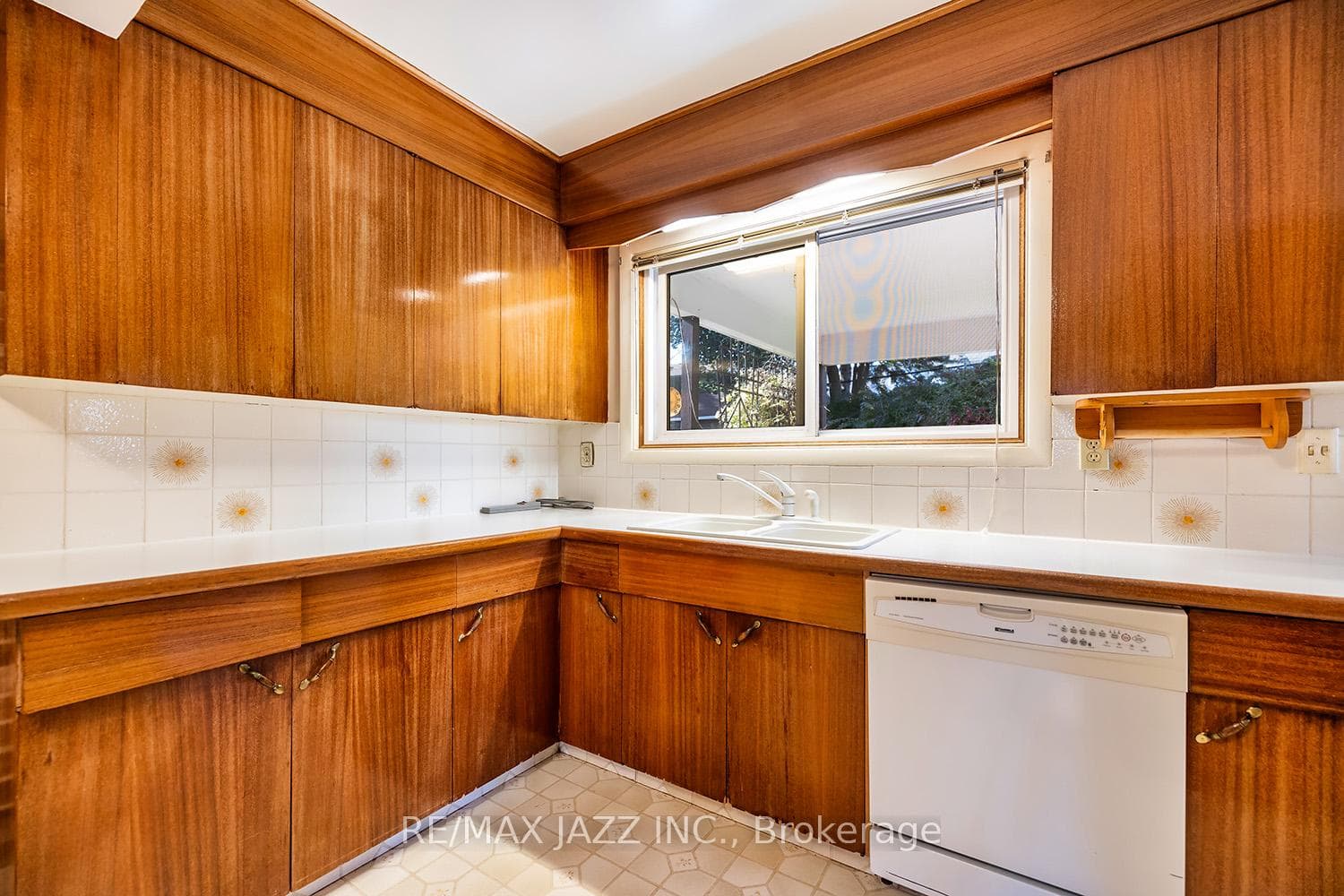 758 Mary Street photo 17