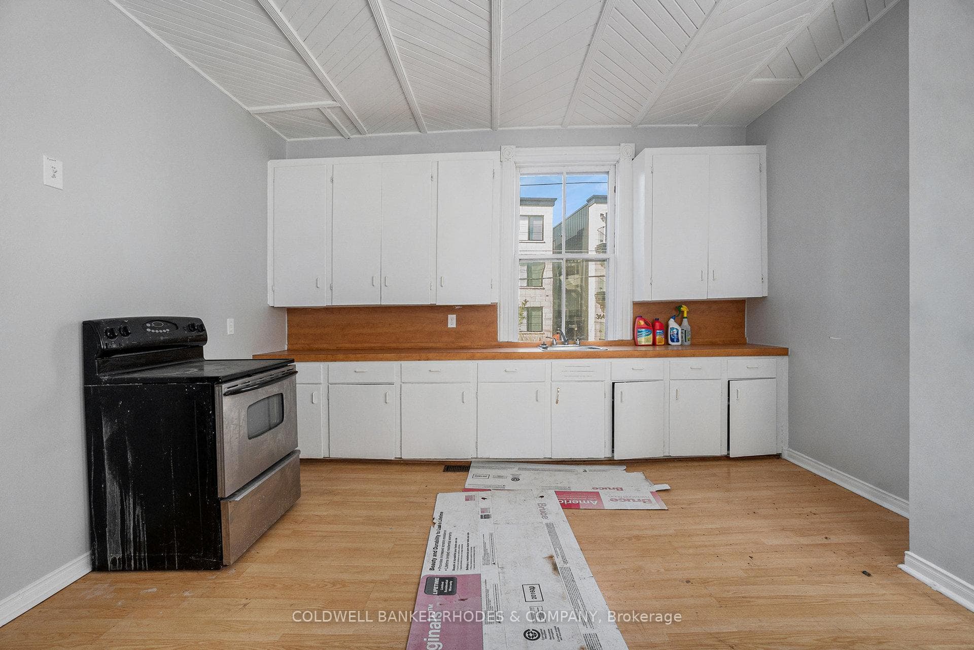Unit 1 (Main House) - Kitchen