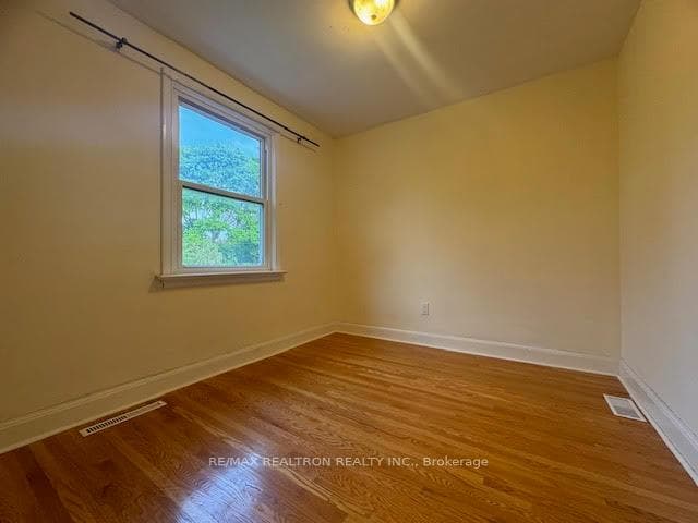 105 Baker Avenue photo 20