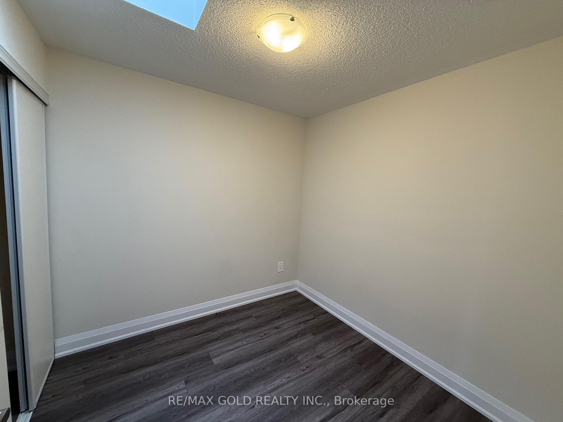 1581 ROSE Way Unit 105 photo 8