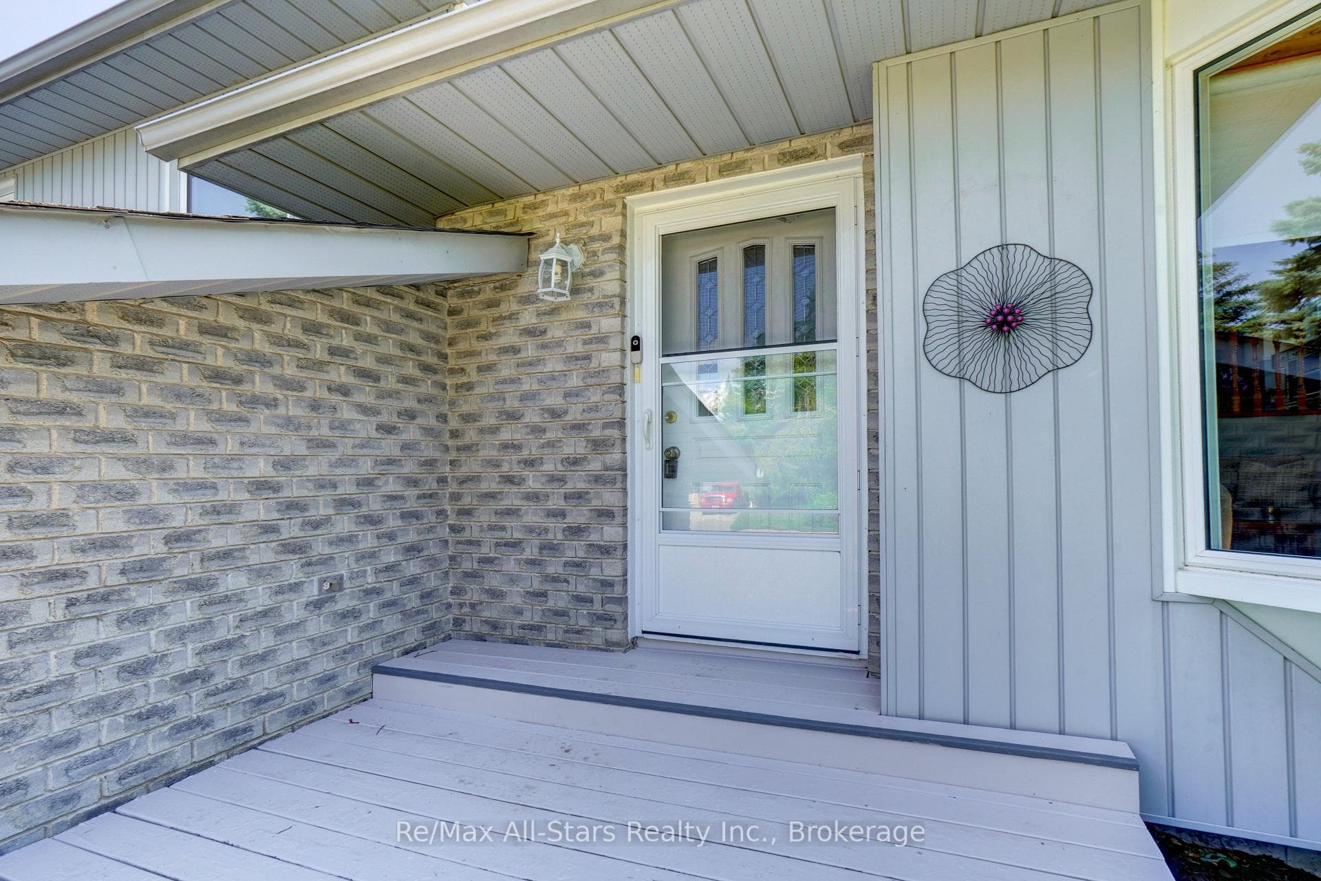 16 Cedartree Lane photo 3