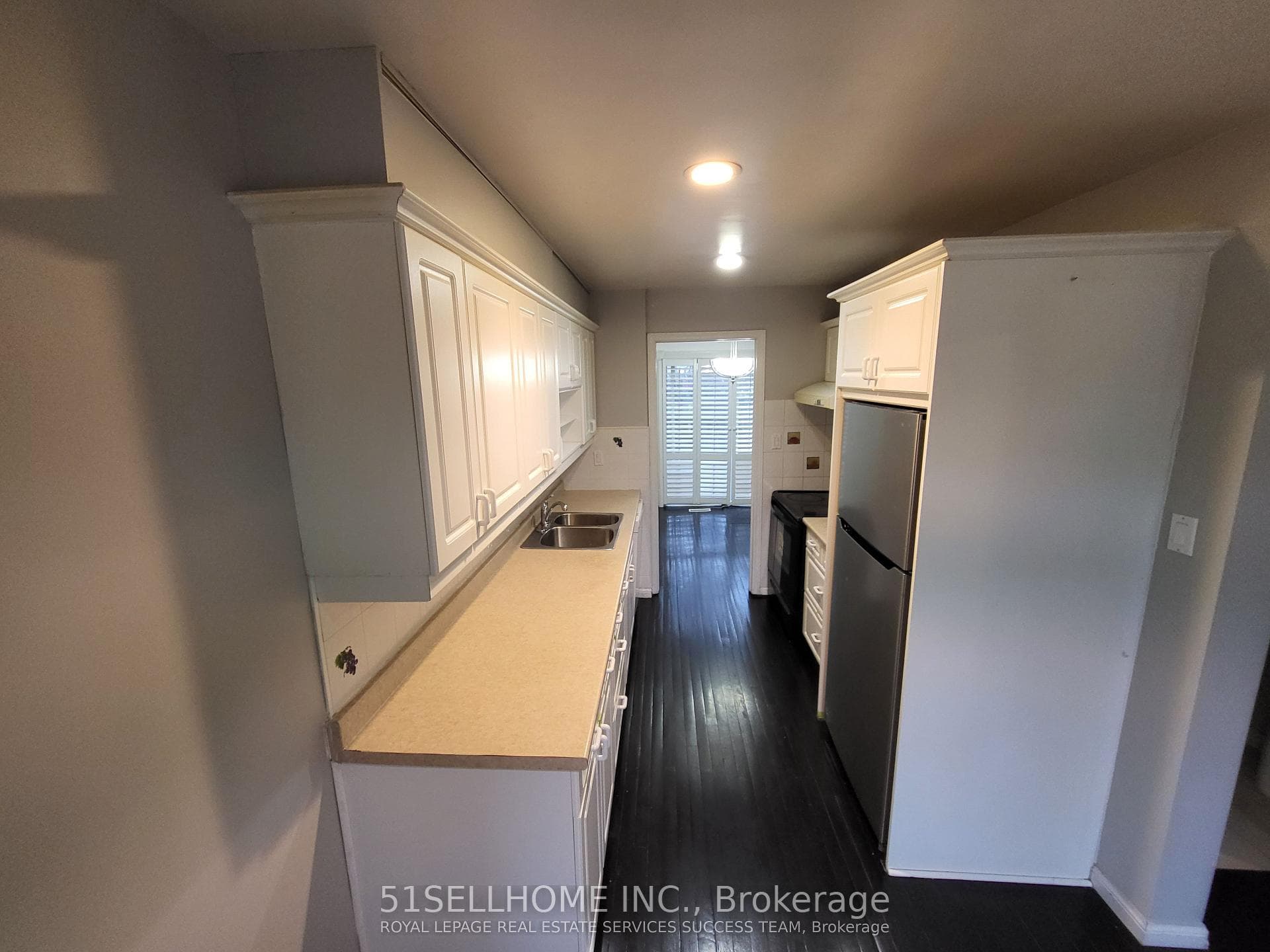 1142 Jamesway Boulevard photo 11