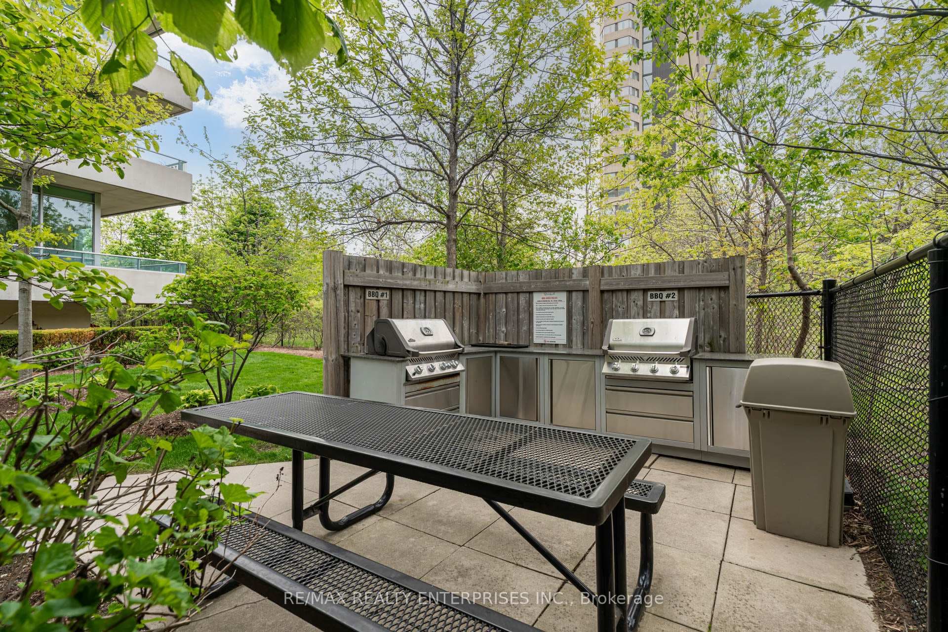 1055 Southdown Road Unit LPH02 photo 34