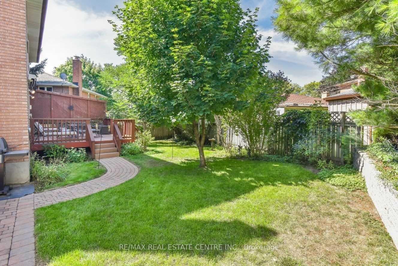 28 Walnut Drive photo 2