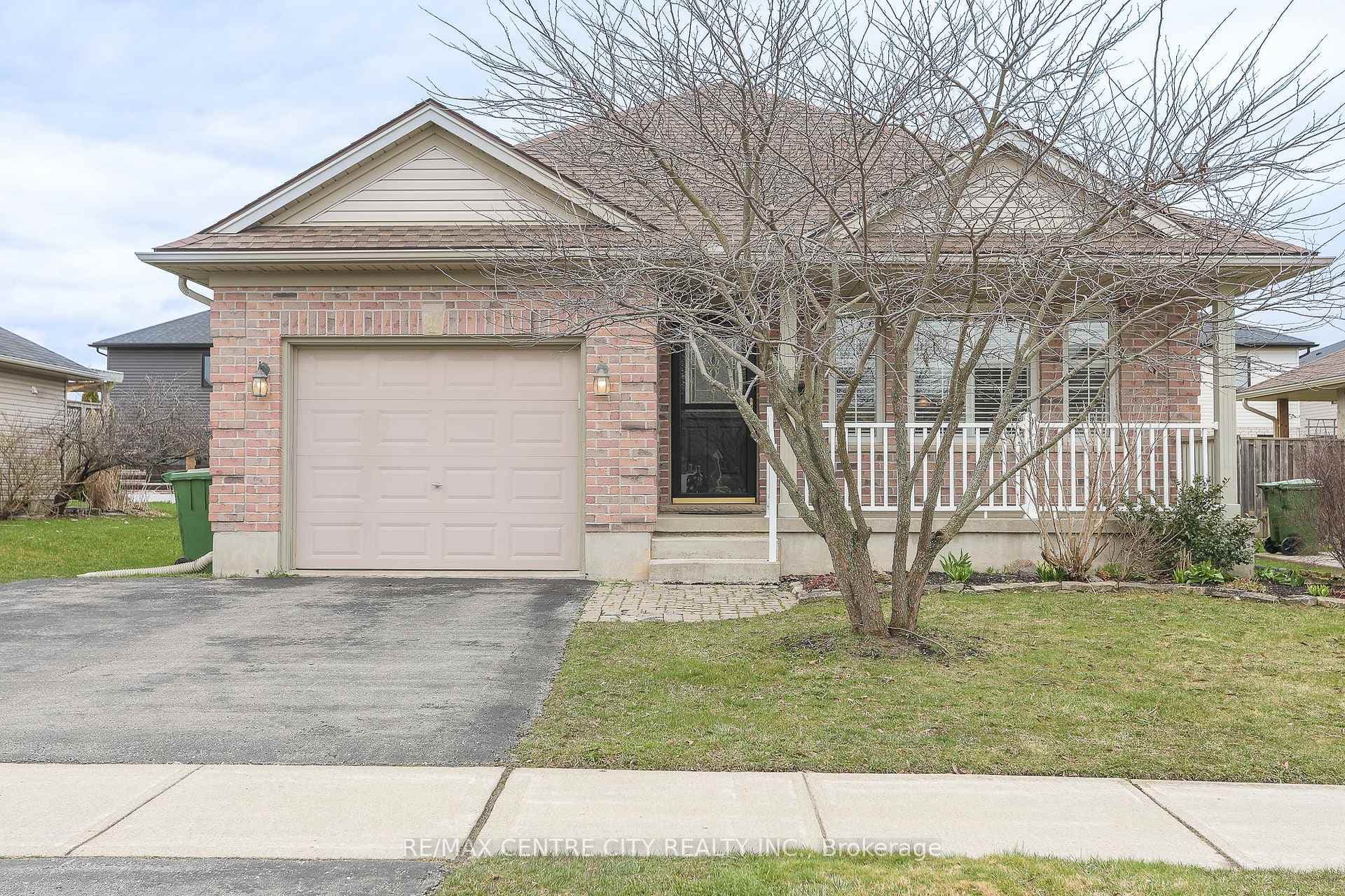 455 Highview Drive photo 1