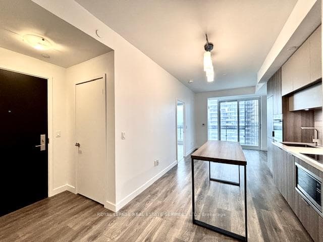 8 Eglinton Avenue Unit 4112 photo 19