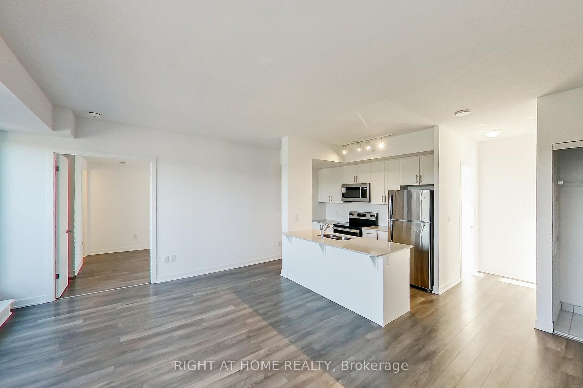 550 North Service Road Unit 1001 photo 6