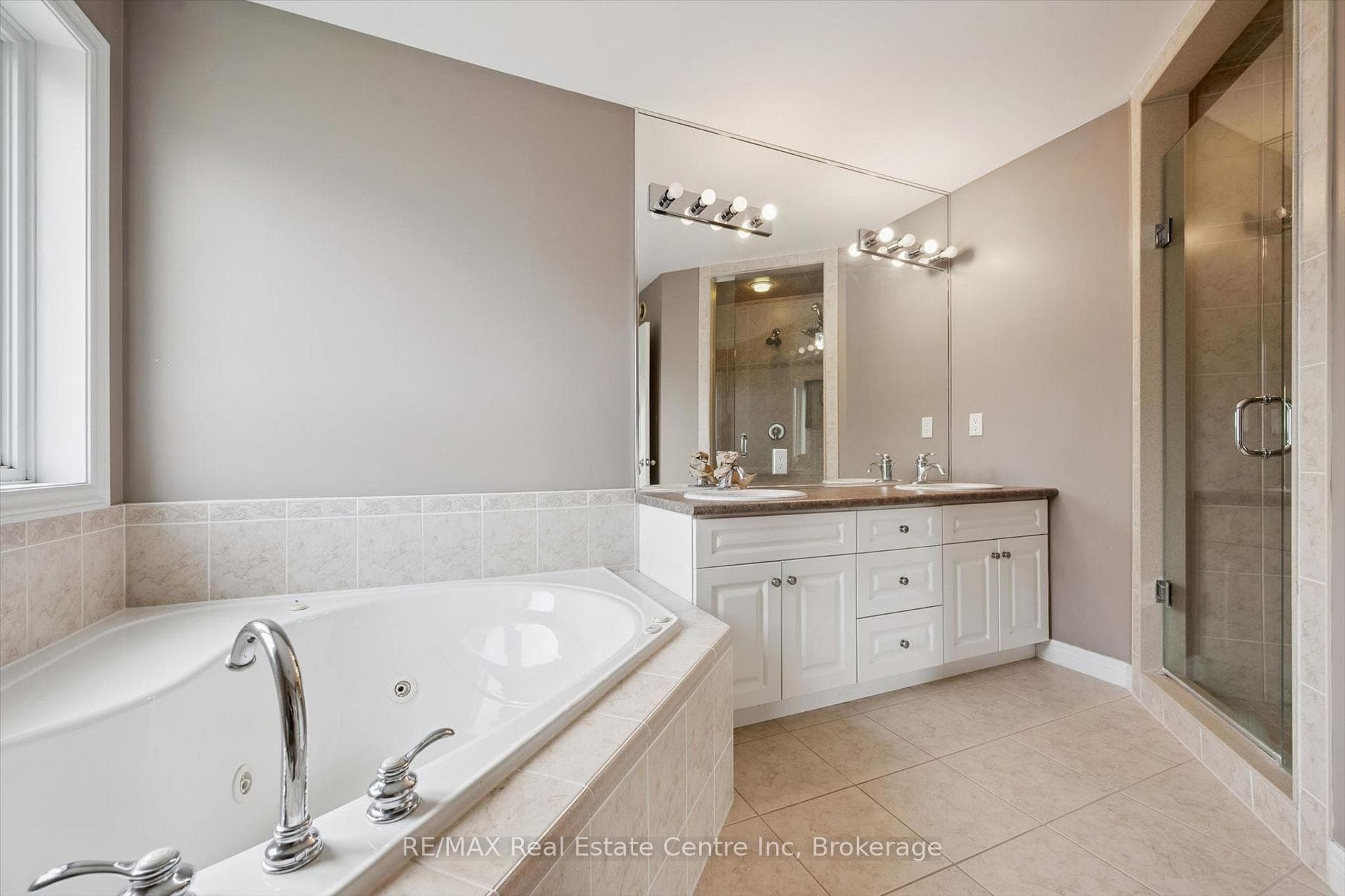 164 MacLennan Street photo 24