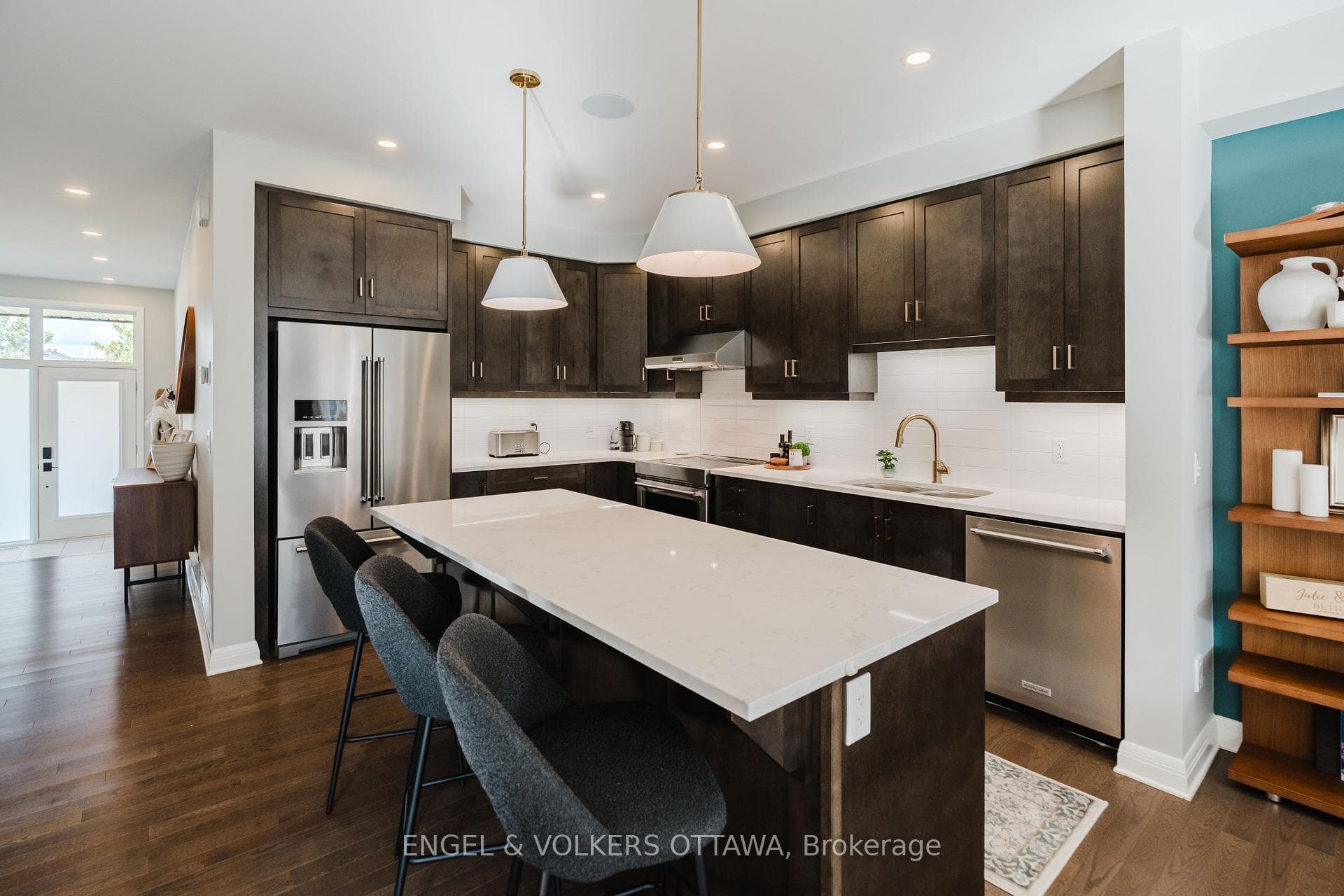 512 Chene Way photo 8