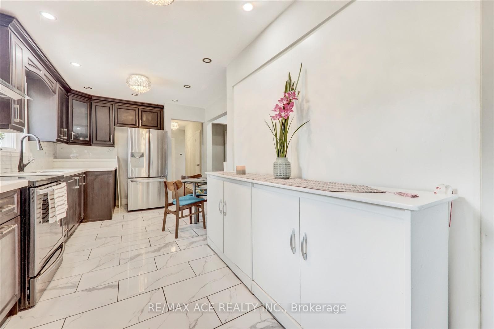 10 Blakemanor Boulevard photo 9